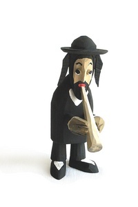 Musician jewish on legs with pipe, Sculpture